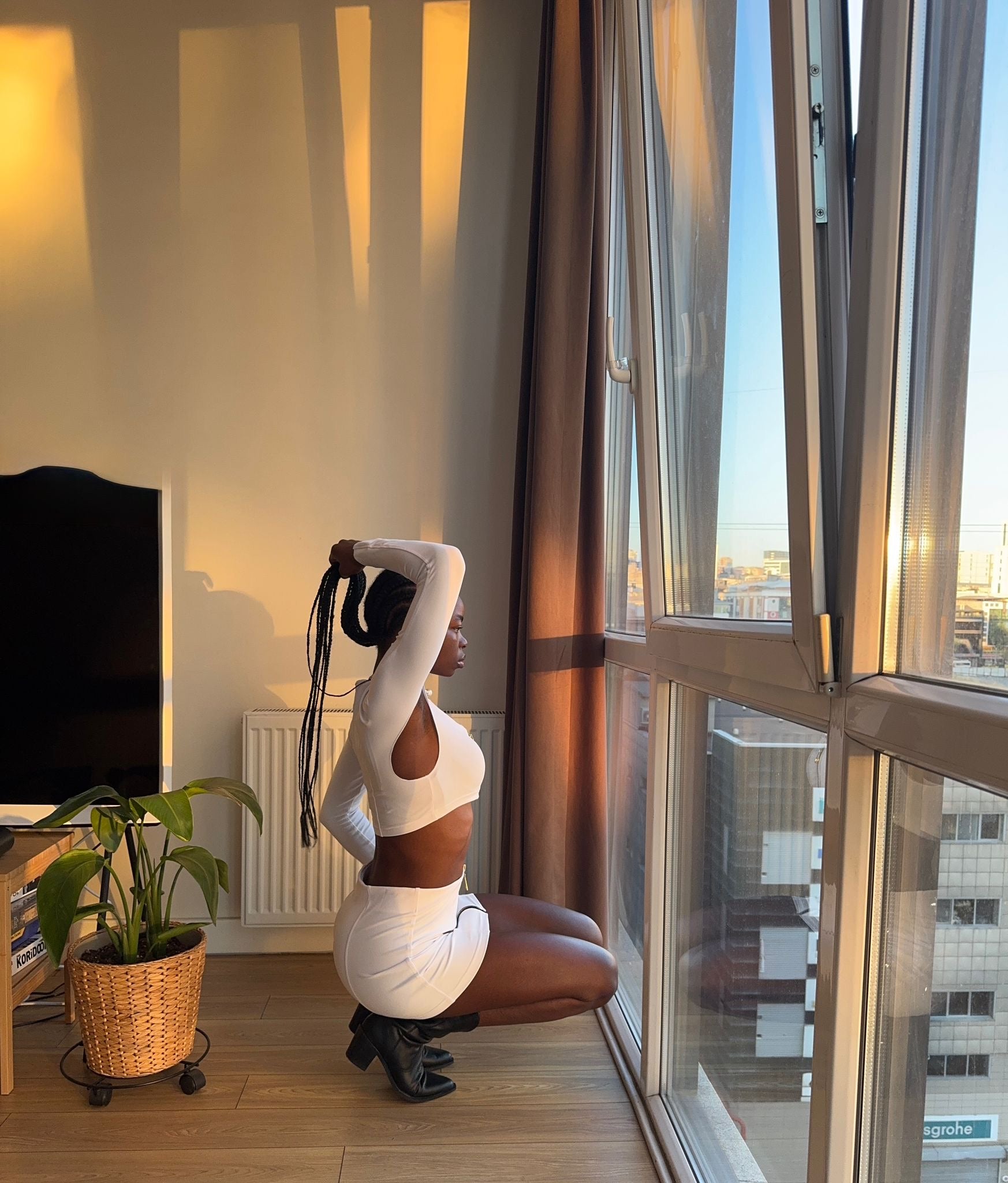 Motion Of Allure White Long-sleeve Crop Top